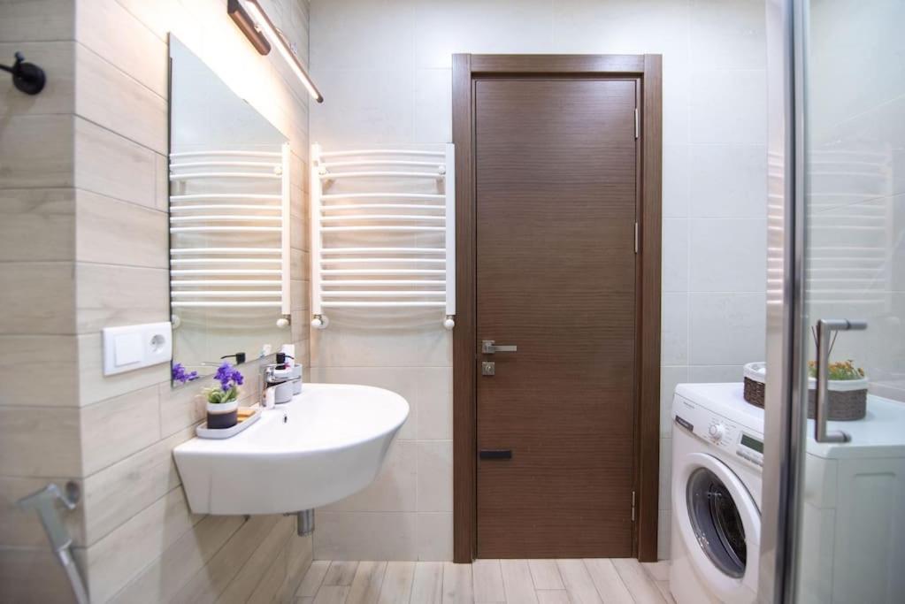 Gg - Cozy And Lovely 1-bedroom In Saburtalo *